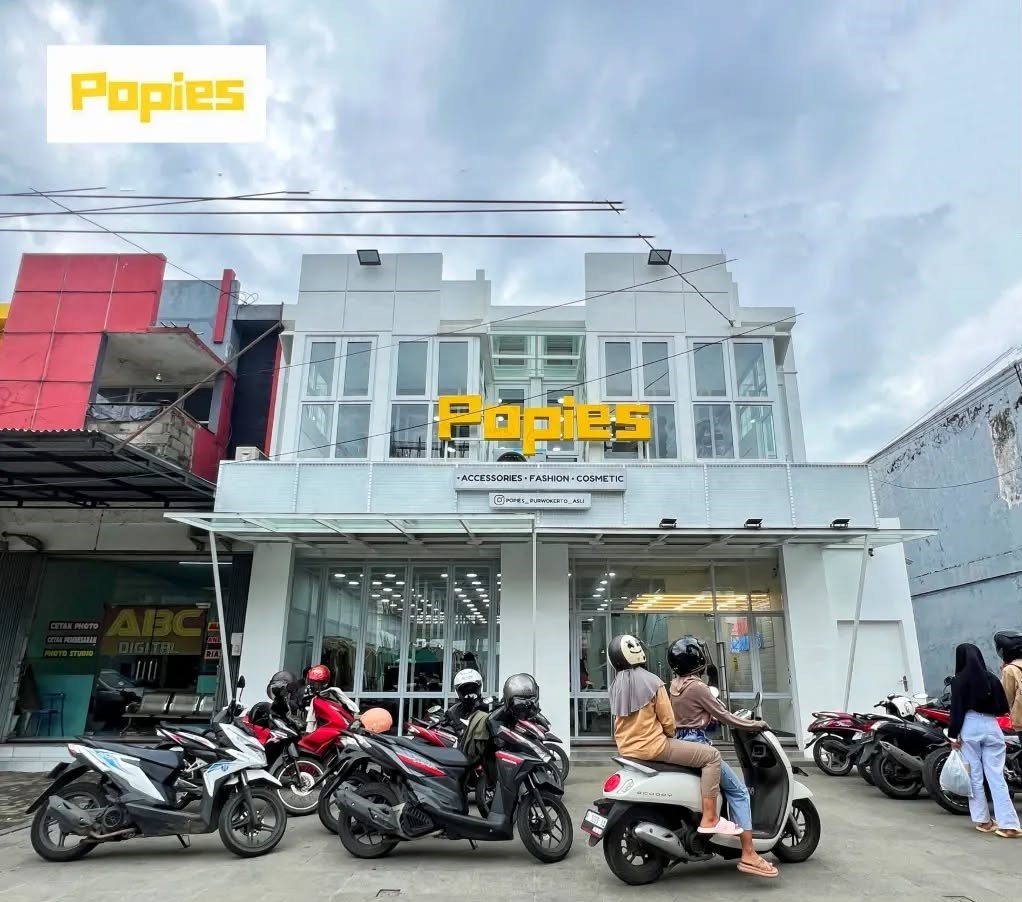 Popies Store Front